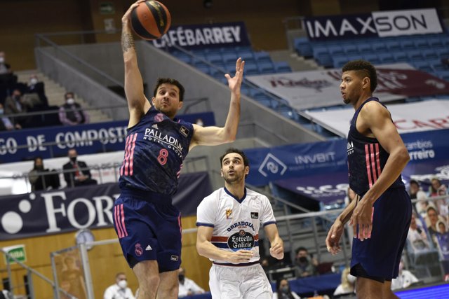 El Real Madrid vence al Obradoiro