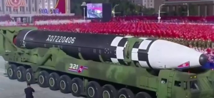 Archivo - Imagen de archivo de un nuevo misil intercontintental presentado por Corea del Norte