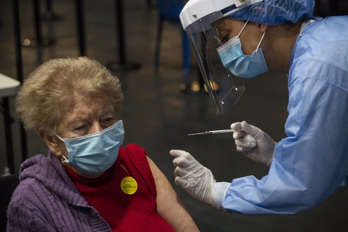 12 March 2021, Colombia, Bogota: A health worker injects and elderly woman with a dose of the Chinese Sinovac coronavirus vaccine during a vaccination campaign for elderly people in a vaccination centre Photo: Daniel Garzon Herazo/ZUMA Wire/dpa