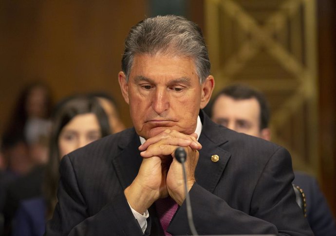 Archivo - 5/22/2019 - Washington, District of Columbia, United States of America: United States Senator Joe Manchin III (Democrat of West Virginia) at the confirmation hearing of Daniel Bress to become a U.S. circuit judge for the ninth circuit, as well