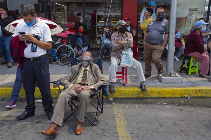 19 March 2021, Mexico, Nezahualcoyotl: Elderly people wait to receive the free CanSino coronavirus (Covid-19) vaccine in the municipality of Nezahualcoyotl. Photo: Antonio Nava/Prensa Internacional via ZUMA/dpa