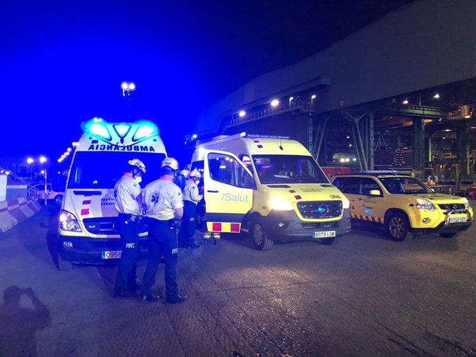 Equipos de emergencia en la empresa de Castellbisbal (Barcelona).