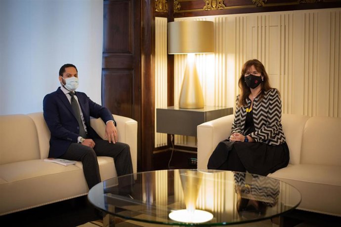 La presidenta del Parlament, Laura Borrs, se reúne con el líder de Vox en el Parlament, Ignacio Garriga, en la ronda de contactos para la investidura.