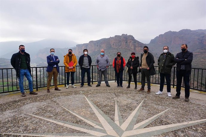 Representantes de algunas de las 17 localidades que forman la nueva Mancomunidad de Desarrollo Turístico de Cameros