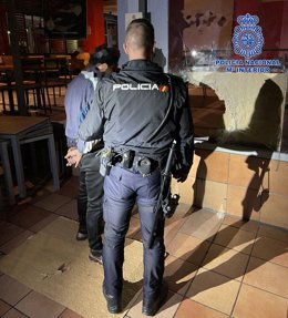 Nota Prensa: "La Policía Nacional Detiene Al Presunto Autor De Asaltar Un Establecimiento De Comida Rápida En La Zona Atalayas "
