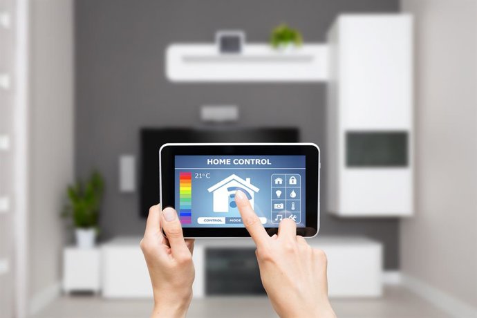 Archivo - Control remoto de una casa inteligente- LACOOOP