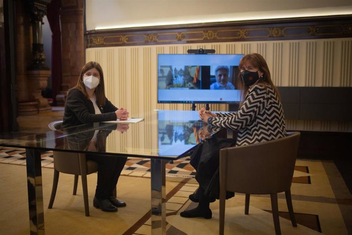 La presidenta del Parlament, Laura Borrs, se reúne presencialmente con la portavoz de Junts en el Parlament, Gemma Geis, y telemáticamente con el presidente de Junts en la Cámara catalana, Albert Batet