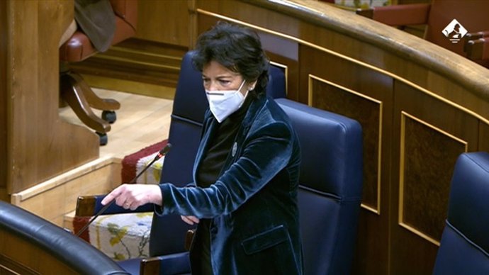 La ministra de Educación y FP, Isabel Celaá, en el Pleno del Congreso de este miércoles