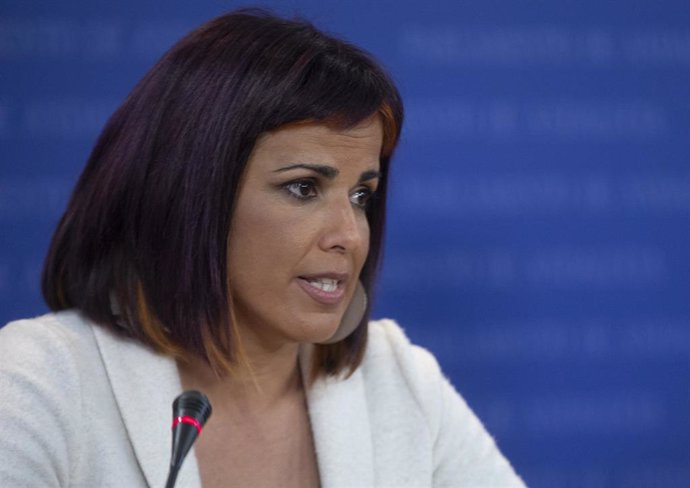 La diputada no adscrita Teresa Rodríguez , en una rueda de prensa en el Parlamento andaluz en una foto de archivo.