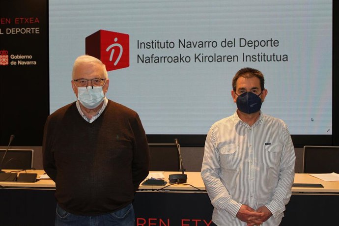 Miguel Pozueta, director gerente del Instituto Navarro del Deporte, y Primitivo Sánchez, subdirector de Deporte