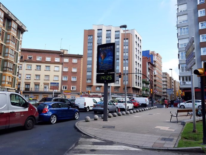 Archivo - Atasco de tráfico en Gijón