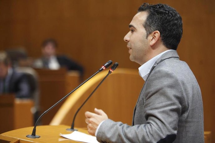 Archivo - El portavoz del PAR en las Cortes de Aragón, Jesús Guerrero