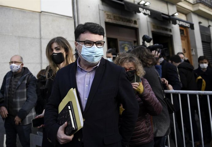 El diputado de ERC Joan Josep Nuet se dirige al Tribunal Supremo, en Madrid (España), a 24 de marzo de 2021.La Sala de lo Penal del Tribunal Supremo (TS) celebra a partir de hoy el juicio al diputado de ERC Joan Josep Nuet por un presunto delito de deso