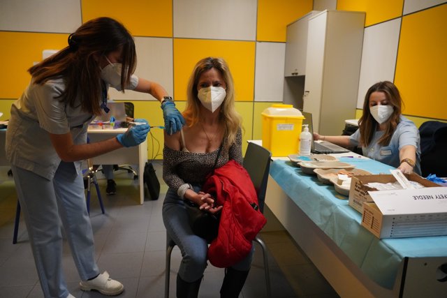 Reanudación de la vacunación con AstraZeneca en el Hospital de Basurto, Bilbao (Euskadi)