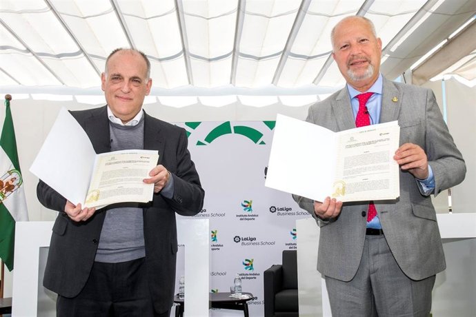 La Junta de Andalucía y LaLiga promoverán la formación y el desarrollo social a través del deporte.