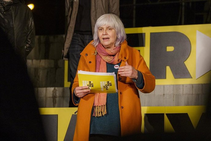 Archivo - La candidata de la CUP a la Presidencia de la Generalitat, Dolors Sabater, en el acto final de campaña desde Badalona