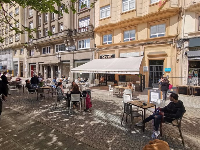Archivo - Dos locales de hostelería de la plaza de Vigo que cierran para garantizar la "seguridad" de clientes y empleados