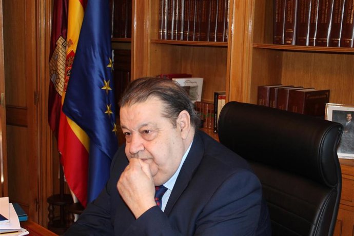 Archivo - Entrevista al presidente de las Cortes regionales, Jesús Fernández Vaquero