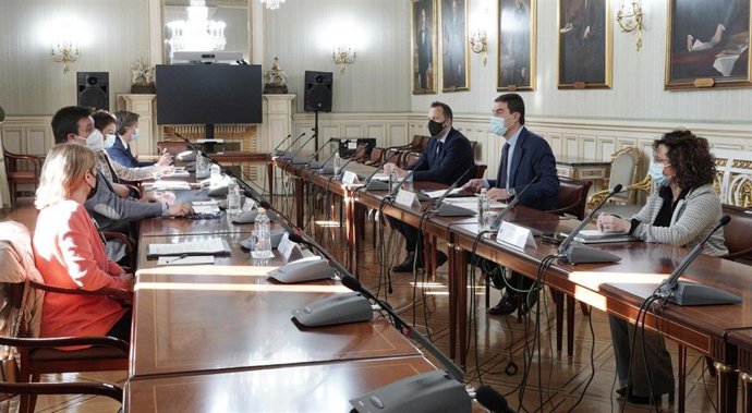 Imagen de la reunión mantenida entre la Junta y el secretario de Estado de Función Püblica, con sus respectivos equipos.