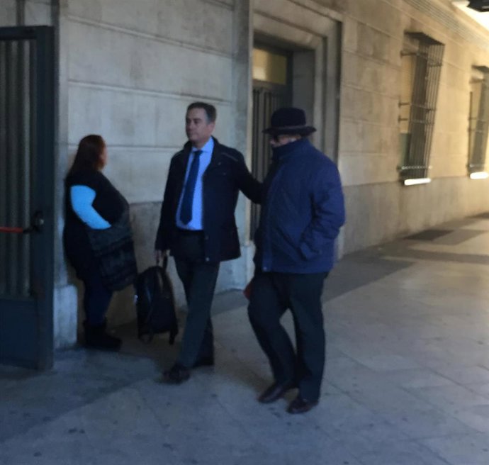 Archivo - El excontable de la sociedad Limpieza Pública y Protección Ambiental (Lipasam) a su entrada al Juzgado de Sevilla