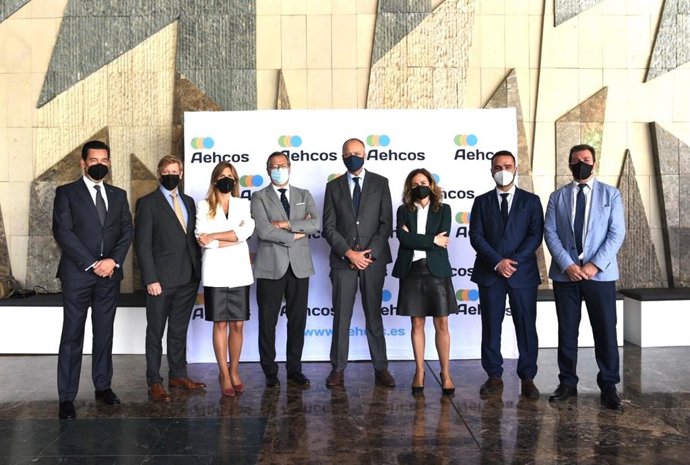 José Luque, nuevo presidente de los empresarios hoteleros de la Costa del Sol, con su comité ejecutivo