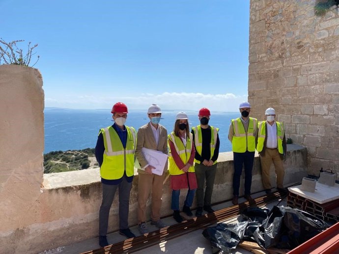 El director general de Turespaña, Miguel Sanz, visita las obras del Parador de Ibiza