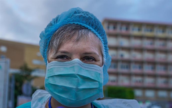 Archivo - Personal sanitario en una imagen de archivo.