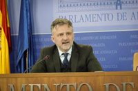 PSOE-A acusa a la Junta de "engañar" tras anunciar "a bombo y platillo" unas ayudas que ha "recortado a la mitad"