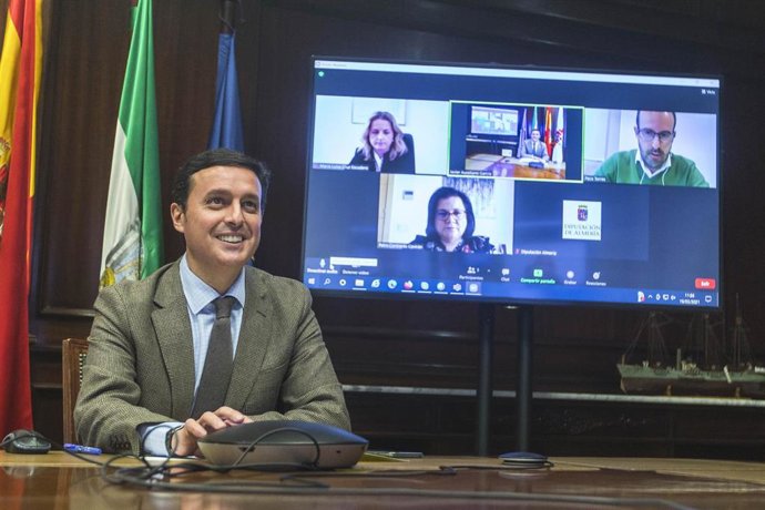 Reunión telemática del presidente de la Diputación, Javier Aureliano García, con Covirán