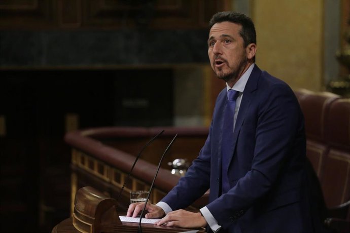Archivo - El diputado del Partido Popular Víctor Valentín Píriz interviene desde la tribuna en el Congreso en una imagen de archivo