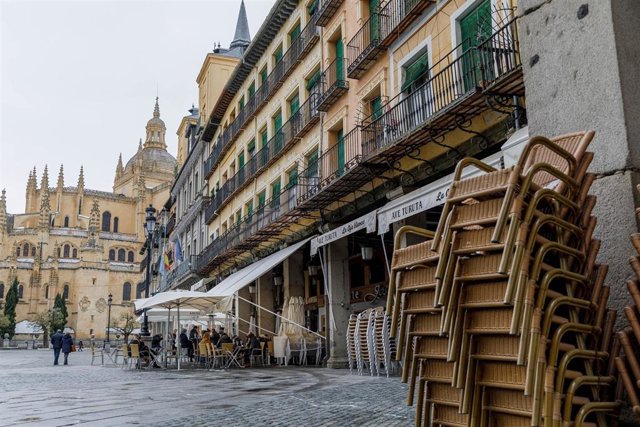 Archivo - La terraza de un bar en Segovia, Castilla y León (España), a 10 de enero de 2021. 
