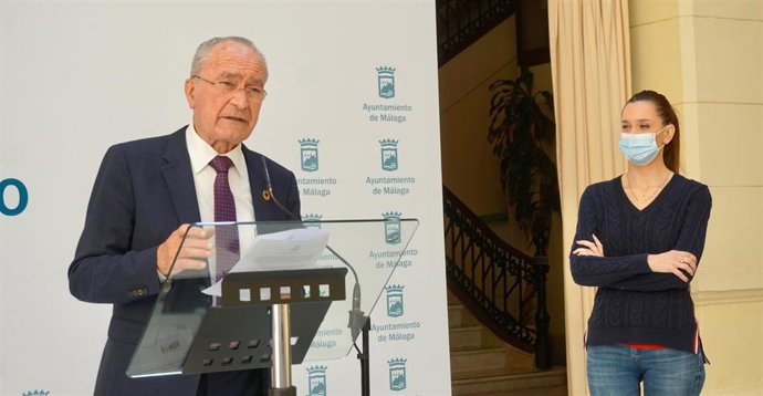 El alclade de Málaga, Francisco de la Torre, y la portavoz del PP en el Ayuntamiento, Elisa Pérez de Siles