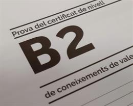 Archivo - Una prueba del nivel B2 de valenciano