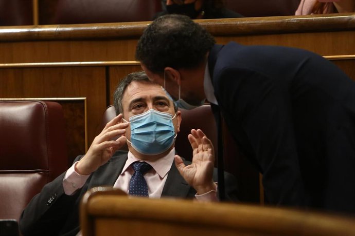 El portavoz parlamentario del PNV, Aitor Esteban, en un momento de la sesión plenaria en el Congreso