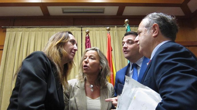 Archivo - José María Bellido con Isabel Albás, Salvador Fuentes y Paula Badanelli, en una imagen de archivo.