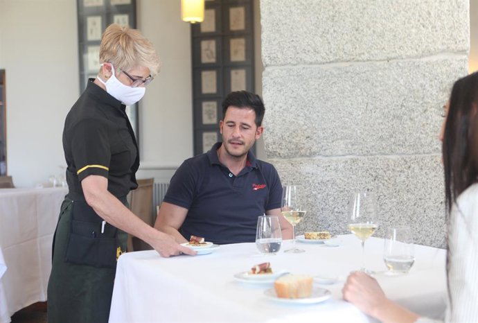 Archivo - Los clientes de Paradores valoran los protocolos de seguridad y el servicio personalizado