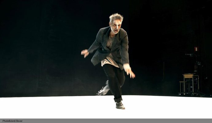 El Teatro Alhambra acoge un montaje del premiado coreógrafo y bailarín Pep Ramis y la compañía Mal Pelo