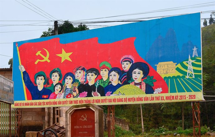 Archivo - Mural situado en la provincia de Ha Giang, norte de Vietnam.