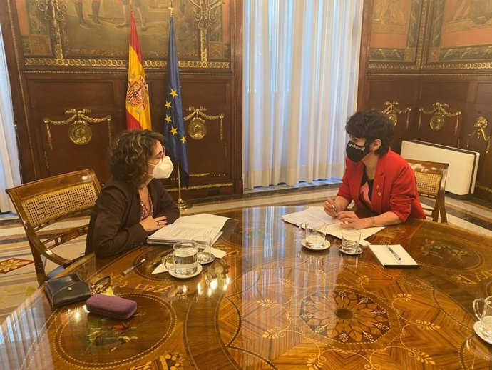 Reunión entre la ministra de Hacienda, María Jesús Montero, y la consejera de Economía y Hacienda del Gobierno de Navarra, Elma Saiz