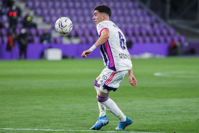 Archivo - Kike Perez of Real Valladolid in action during La Liga football match played between Real Valladolid and Real Madrid at Jose Zorrilla stadium on February 20, 2021 in Valladolid, Spain.