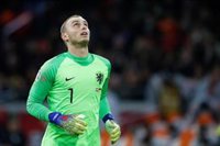 Cillessen se vuelve a Valencia con una lesión de rodilla