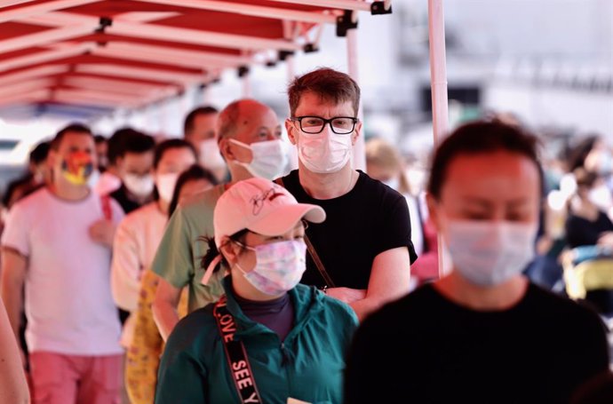13 March 2021, China, Hong Kong: People queue in front of coronavirus (COVID-19) test centre outside City Hall. Photo: Liau Chung-Ren/ZUMA Wire/dpa
