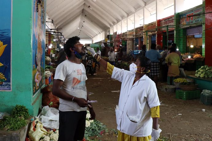 Prueba de coronavirus en Chennai, India