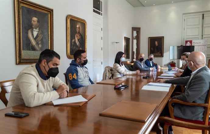 Reunión con los representantes de la hostelerías, sector del taxi y la cultura para explicar ayudas municipales
