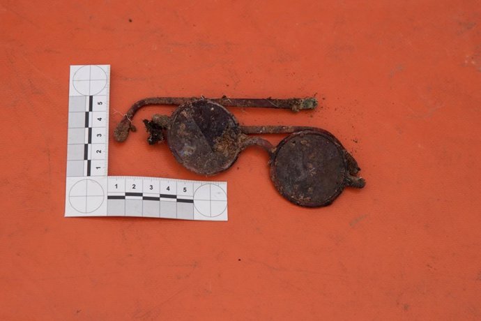 Gafas encontradas en la exhumación realizada en 2019.
