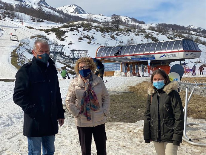 Los 'populares' en Fuentes de Invierno.