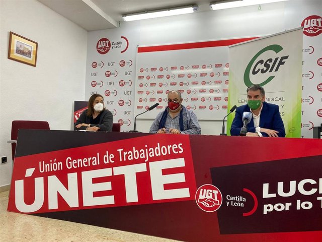 De izquierda a derecha, los responsbles de CCOO, UGT y CSIF Elena Calderón, Tomás Pérez Urueña y Benjamín Castro, respectivamente.