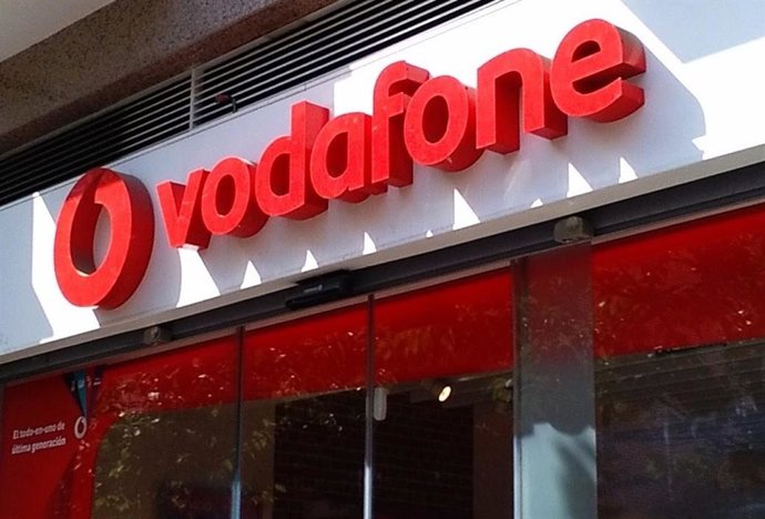 Archivo - Imagen de recurso de un letrero de Vodafone.