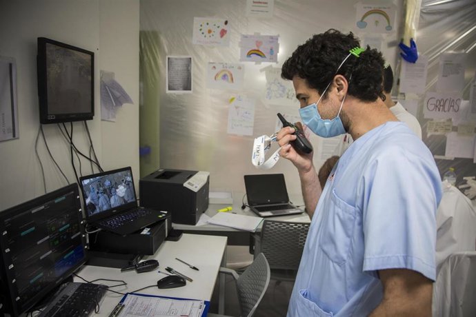 Archivo - UCI de Valdecilla, sala de control