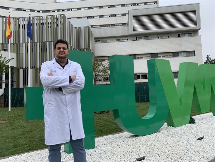 Manuel Caro, especialista del Servicio de Oftalmología del Hospital Macarena